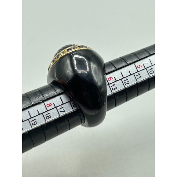 Black and Gold Plastic Vintage Ring Size 7 Ribbed Top Design Rhinestones Accent - Picture 9 of 9